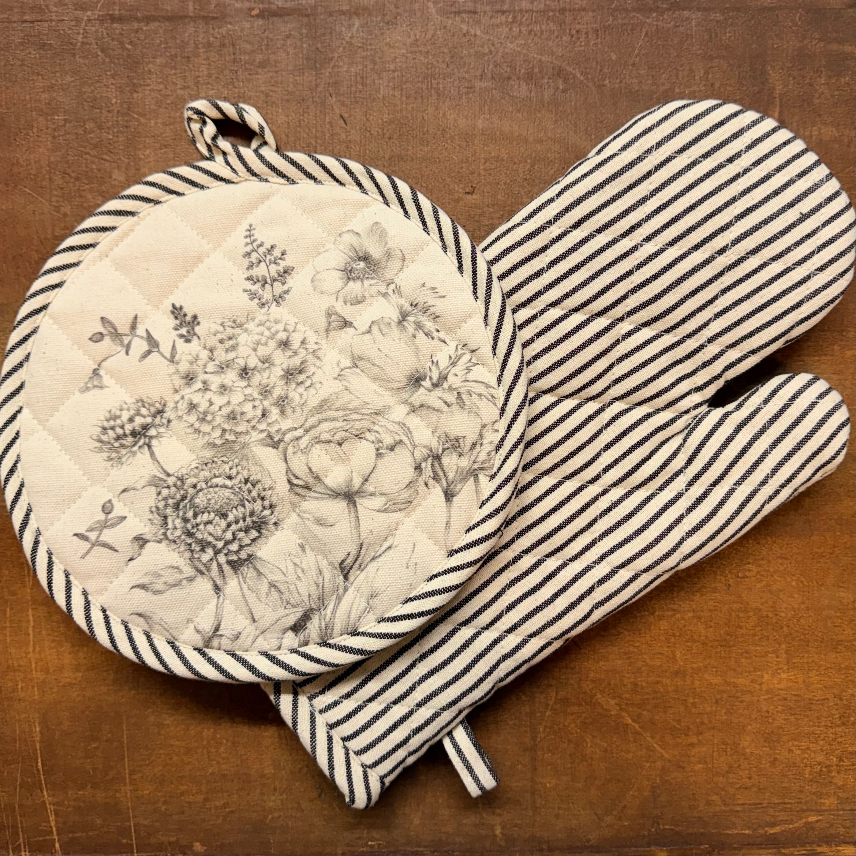 Black & White Botanical Kitchen Set $26