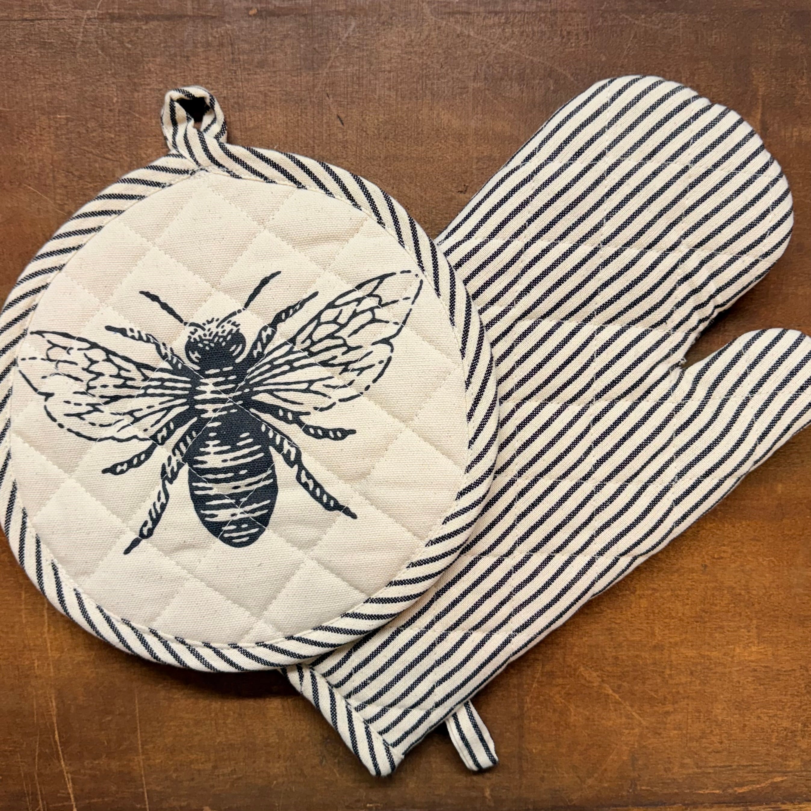 Black & White Bee Kitchen Set $26