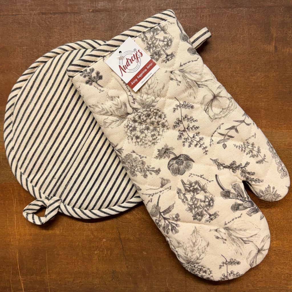 Black & White Botanical Kitchen Set $26